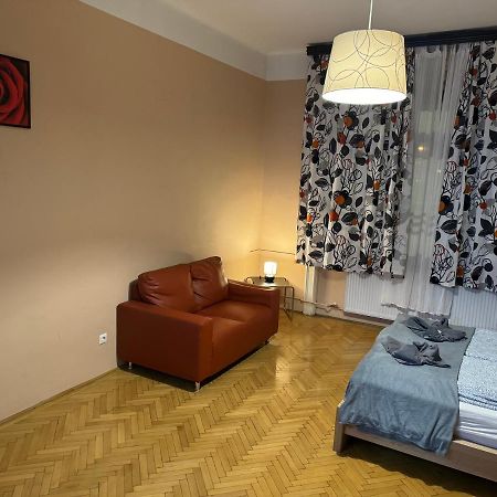 Ferienwohnung Lanchid Castle Side Red And Blue Budapest Exterior foto