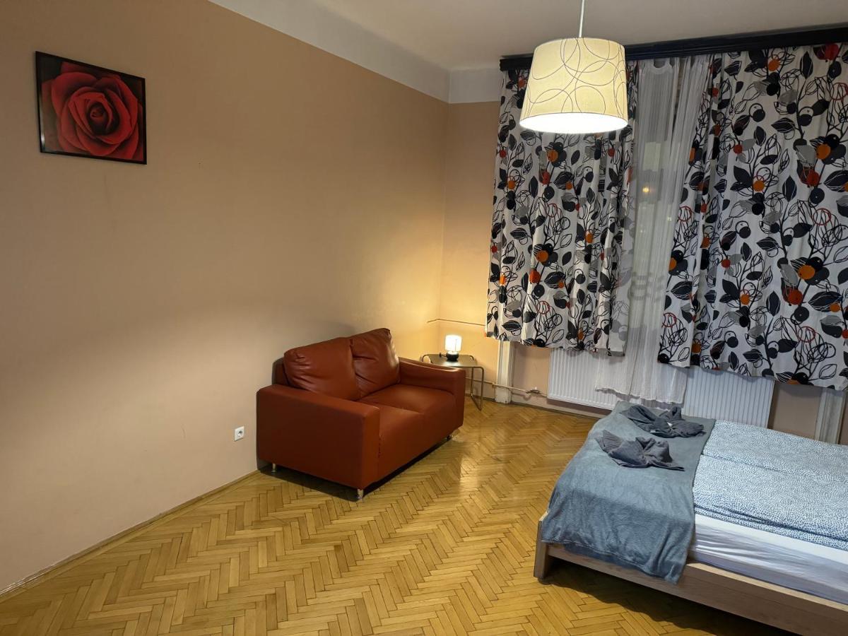 Ferienwohnung Lanchid Castle Side Red And Blue Budapest Exterior foto